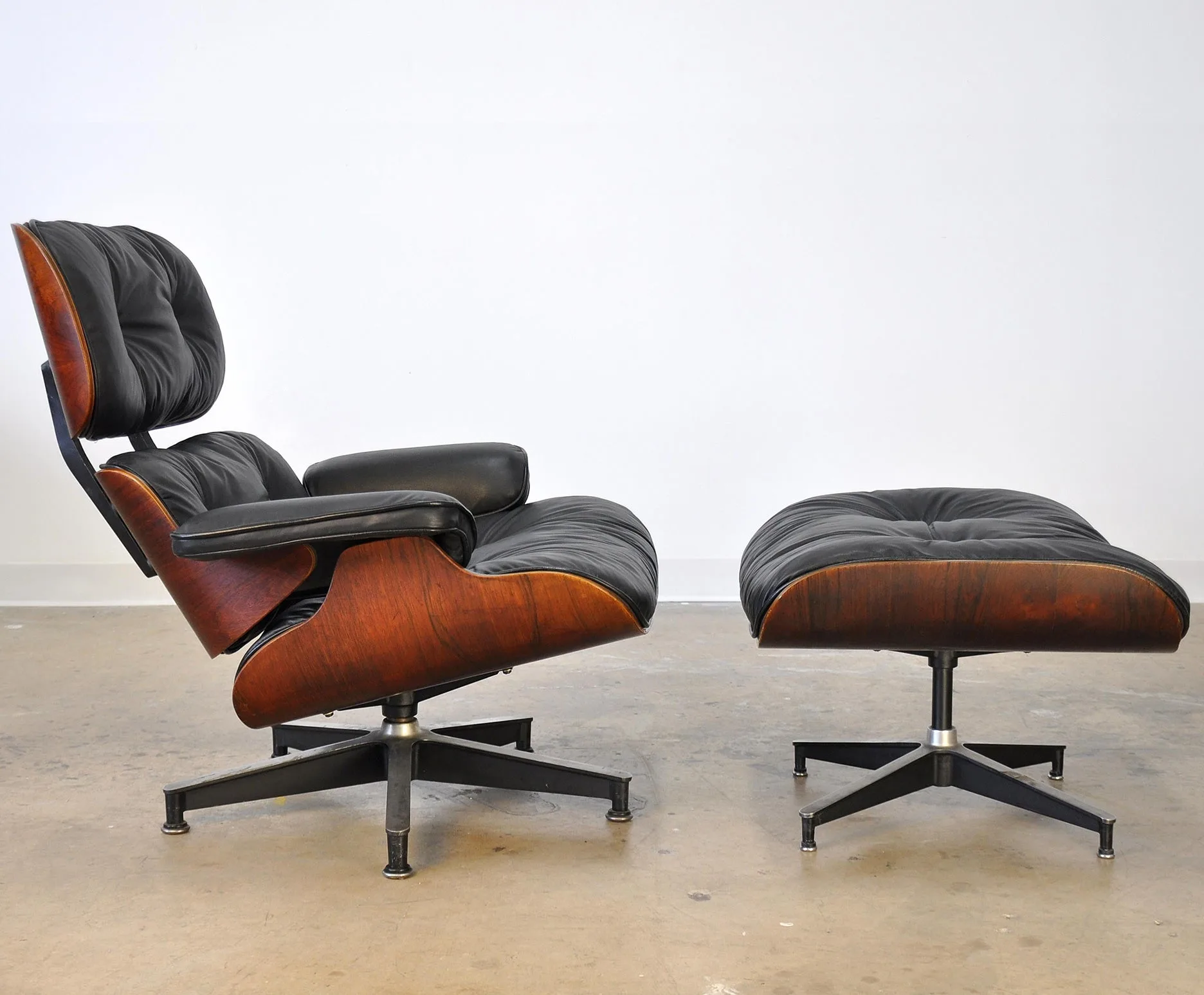 Timeless Verner Panton-Inspired Furniture – Sculptural and Futuristic Iconic Panton Chair styled for contemporary spaces